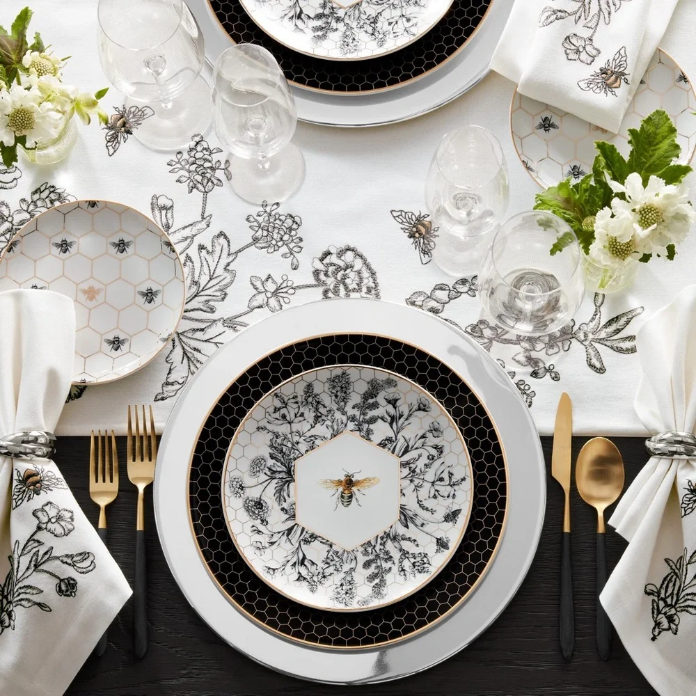 William Sonoma Elegant 18k Gold Accented Queen Bee Salad Plates - Set of Four 🐝